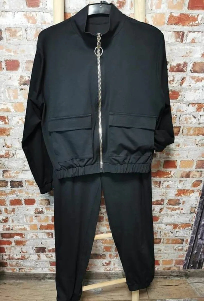 Set, sweatshirt with pockets and bottoms - Image 4
