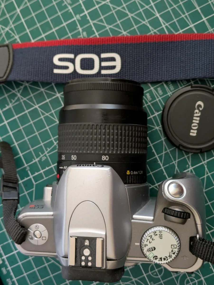 🎞️ Canon EOS 300V AF SLR +35-80mm zoom lens - Image 2