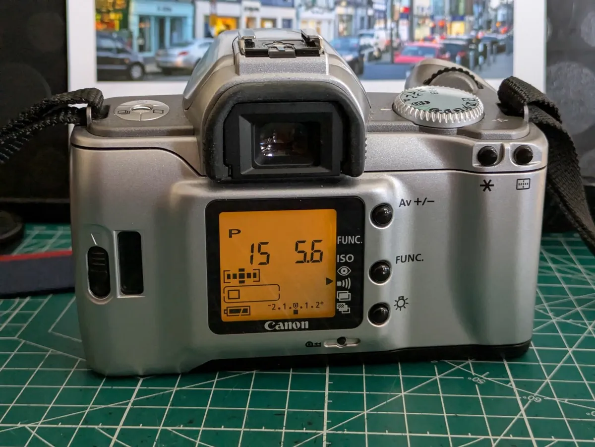 🎞️ Canon EOS 300V AF SLR +35-80mm zoom lens - Image 4