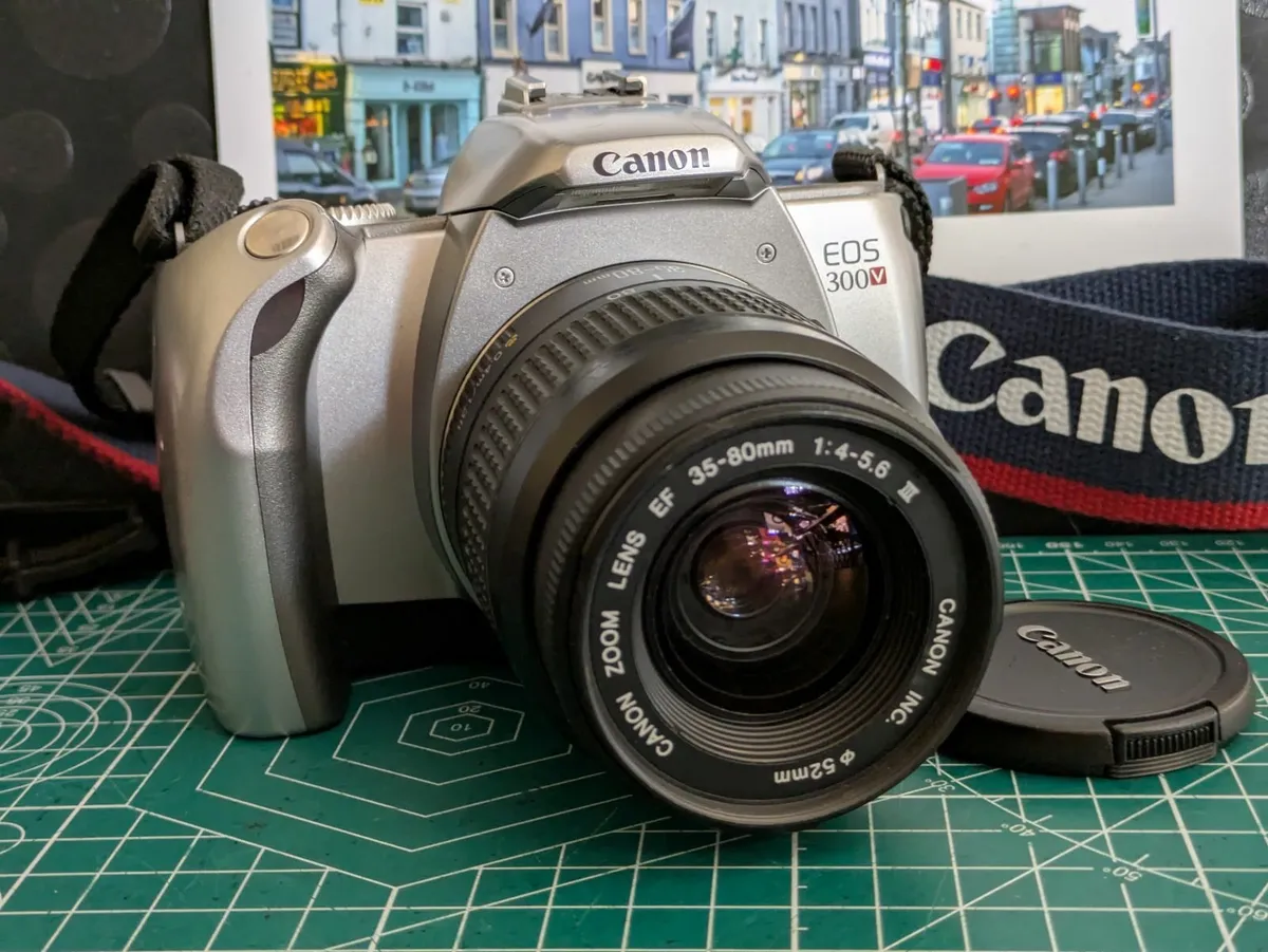 🎞️ Canon EOS 300V AF SLR +35-80mm zoom lens - Image 1