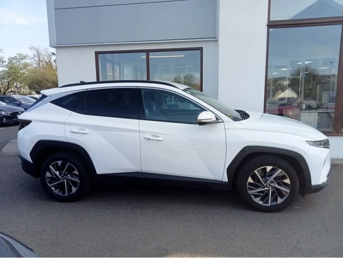 Hyundai Tucson IX35 EXECUTIVE PLUS 5DR - Image 3