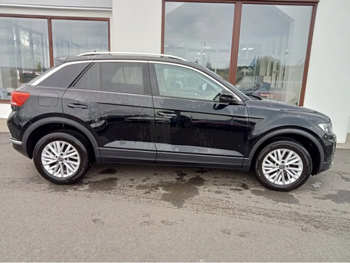 Volkswagen T-Roc DESIGN 1.0 TSI MANUAL 6SPEED FWD - Image 3
