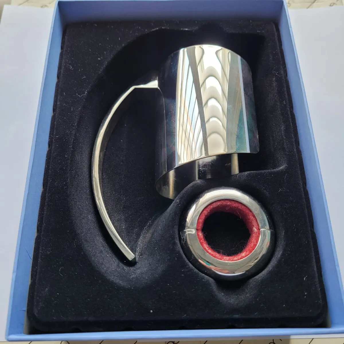 Newbridge wineholder and collar - Image 3
