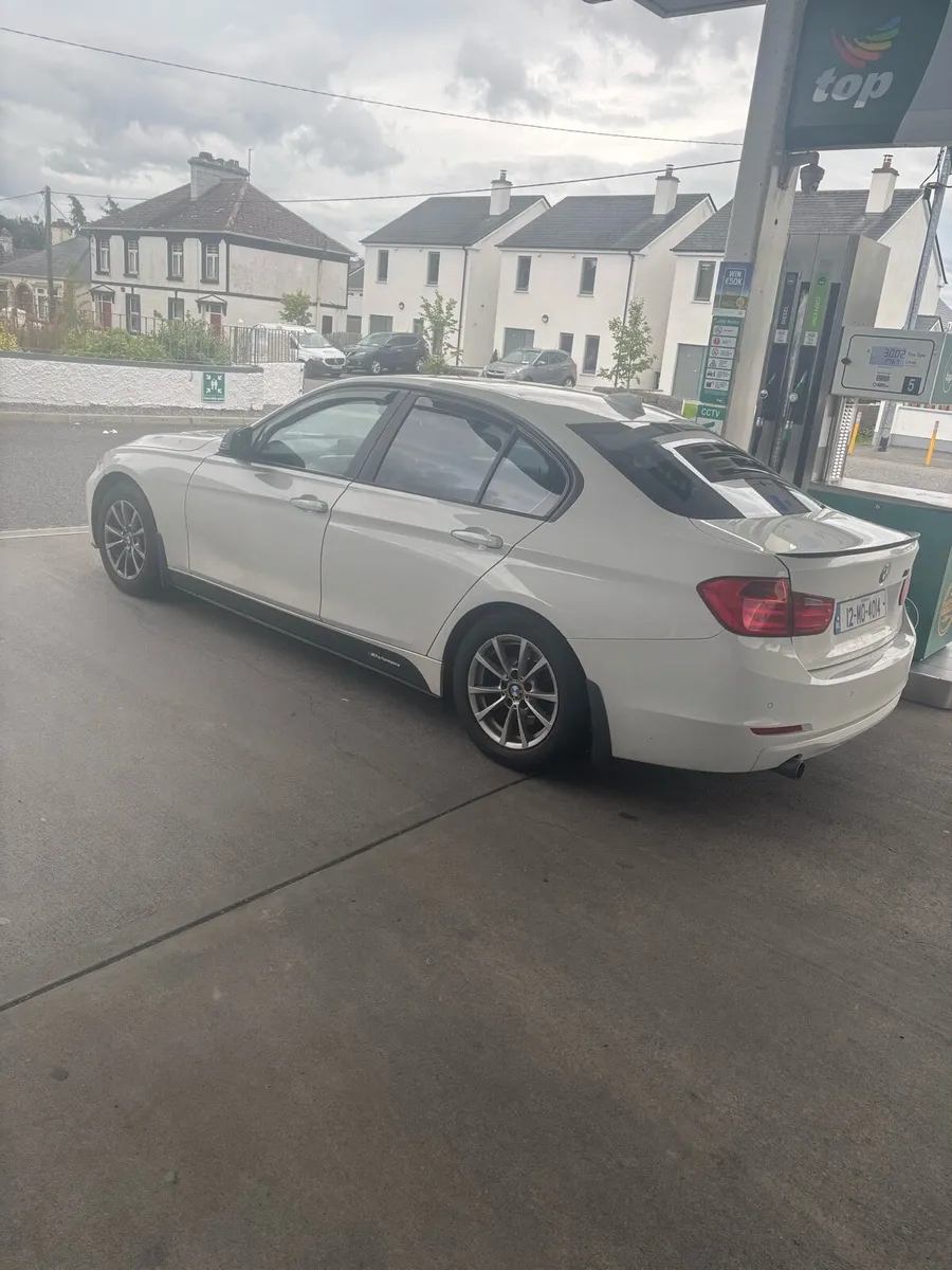 BMW 320d F30 2012 - Image 3