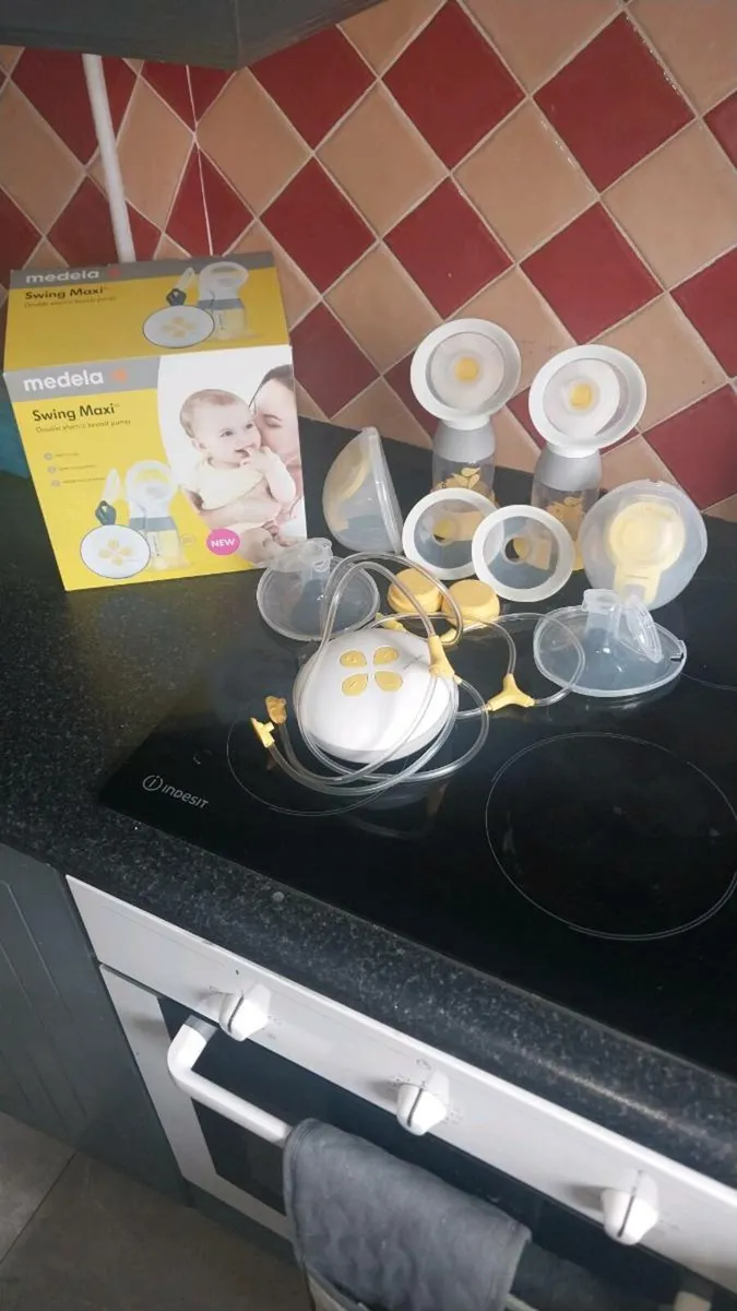 Medela Double electric breast pump - Image 1