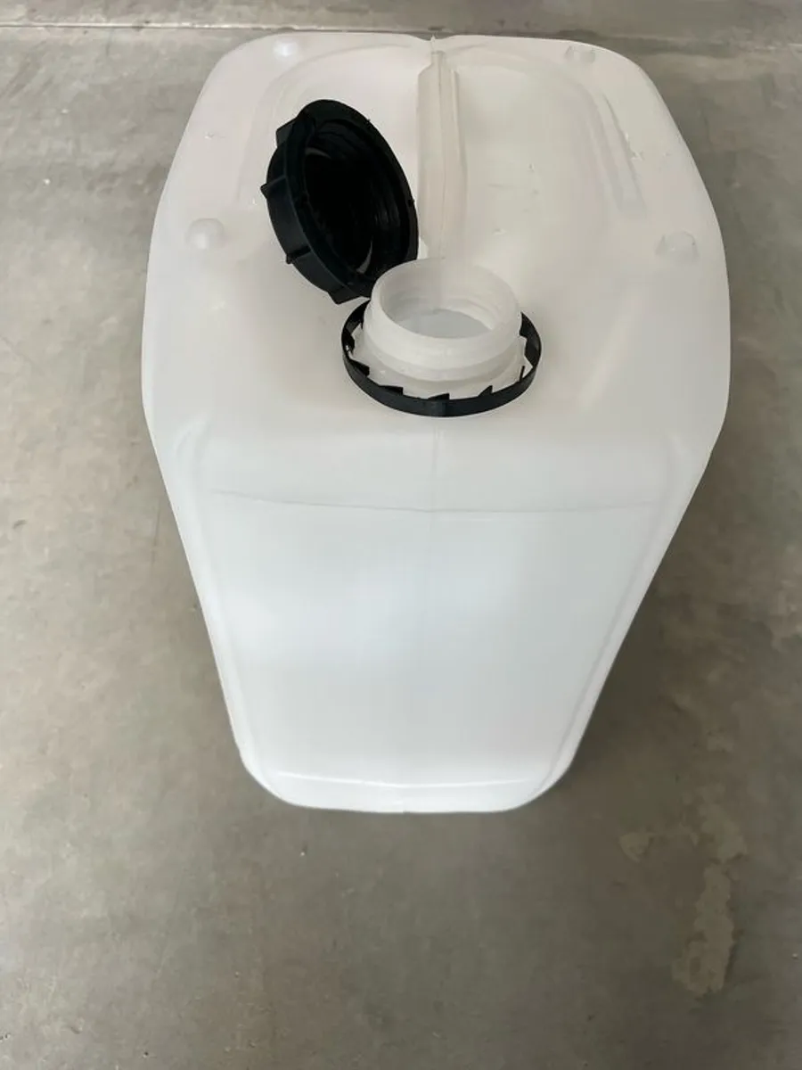Empty 25 litre drums - Image 3