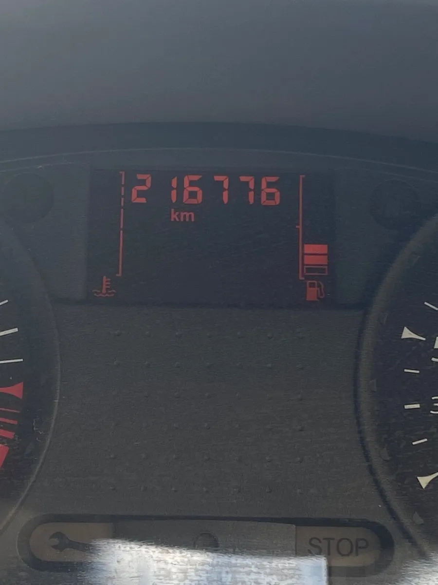 Renault Clio 2012 - Image 2