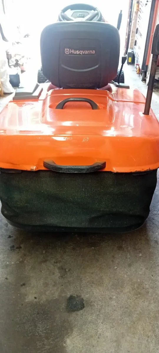 Ride on lawnmower - Image 2