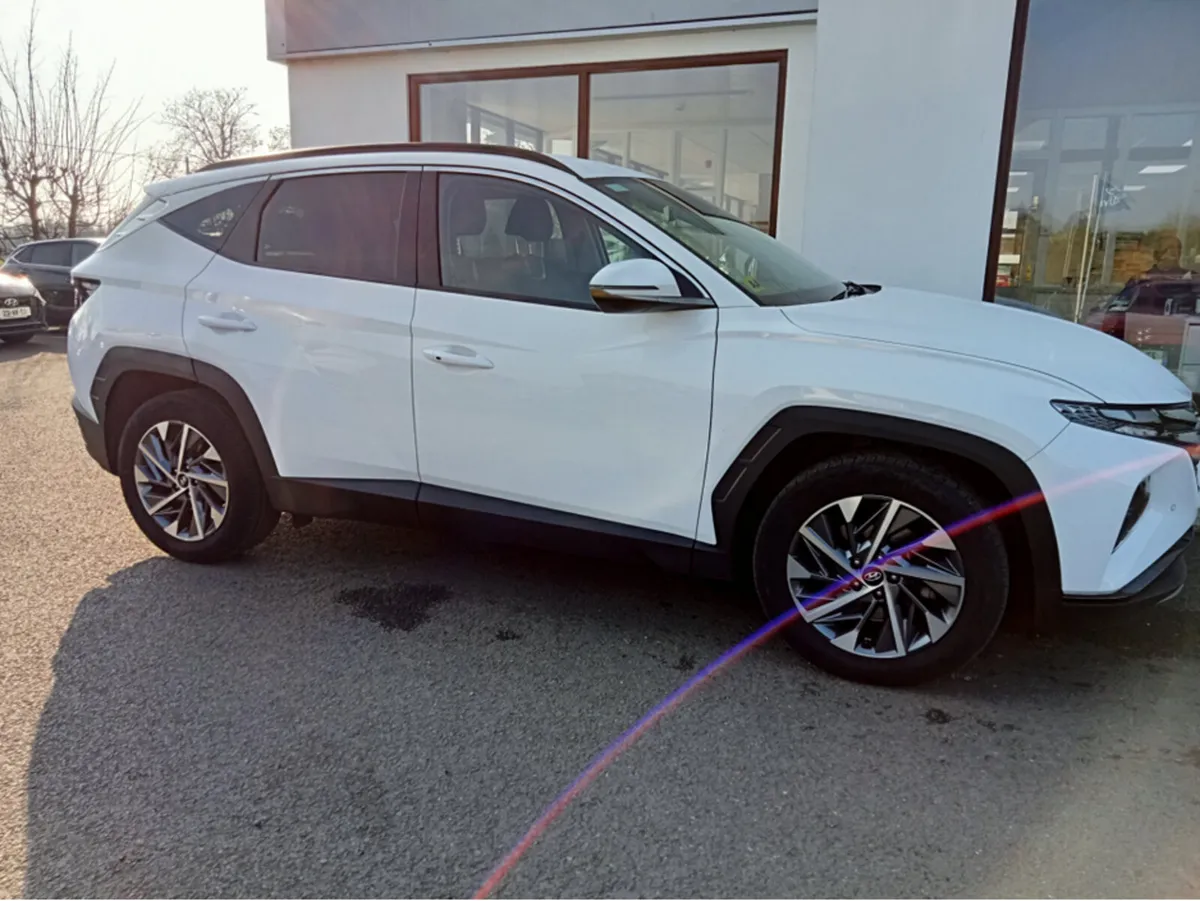Hyundai Tucson IX35 EXECUTIVE PLUS 5DR - Image 3