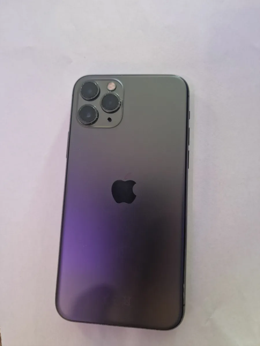 I phone 11 - Image 1