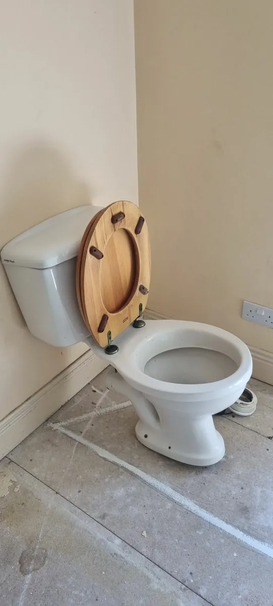 toilet - Image 2