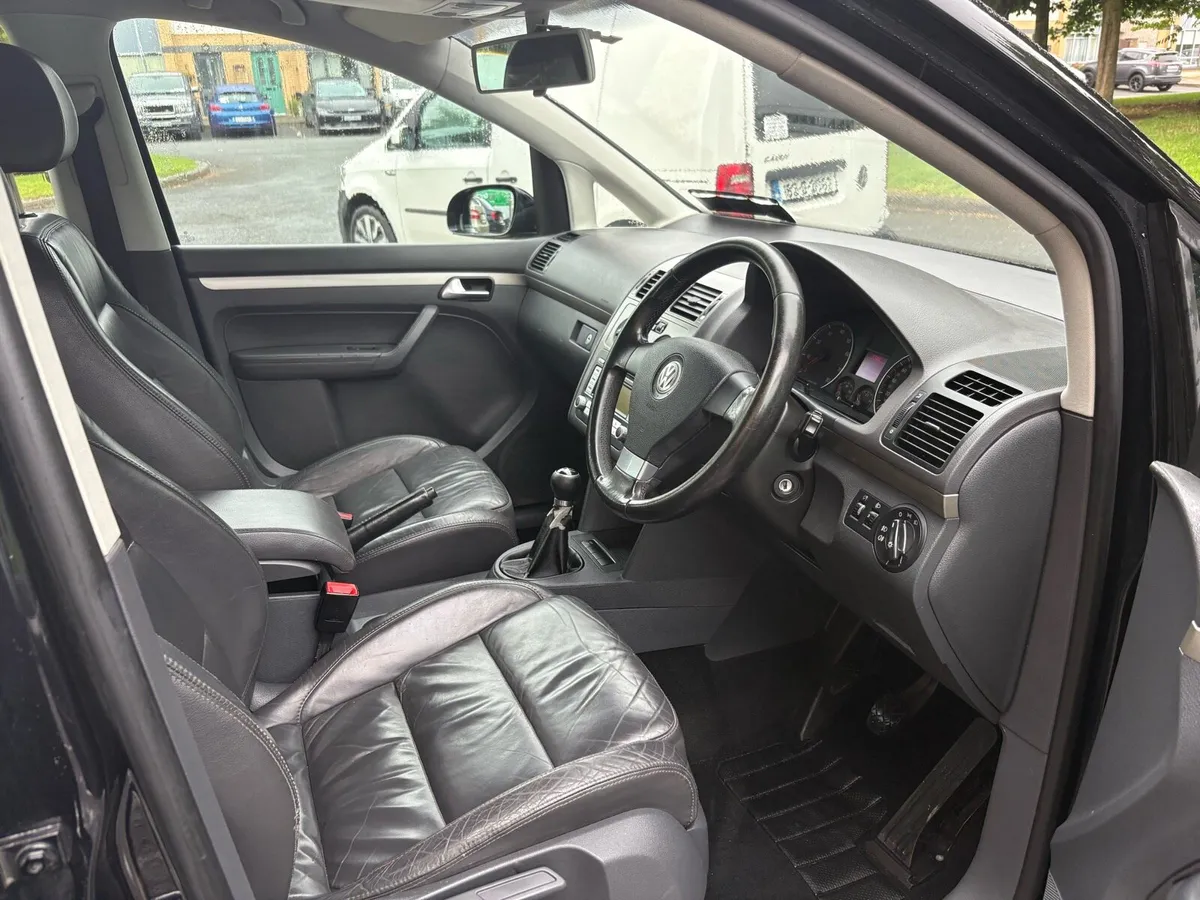 Vw Touran (7seater) - Image 4