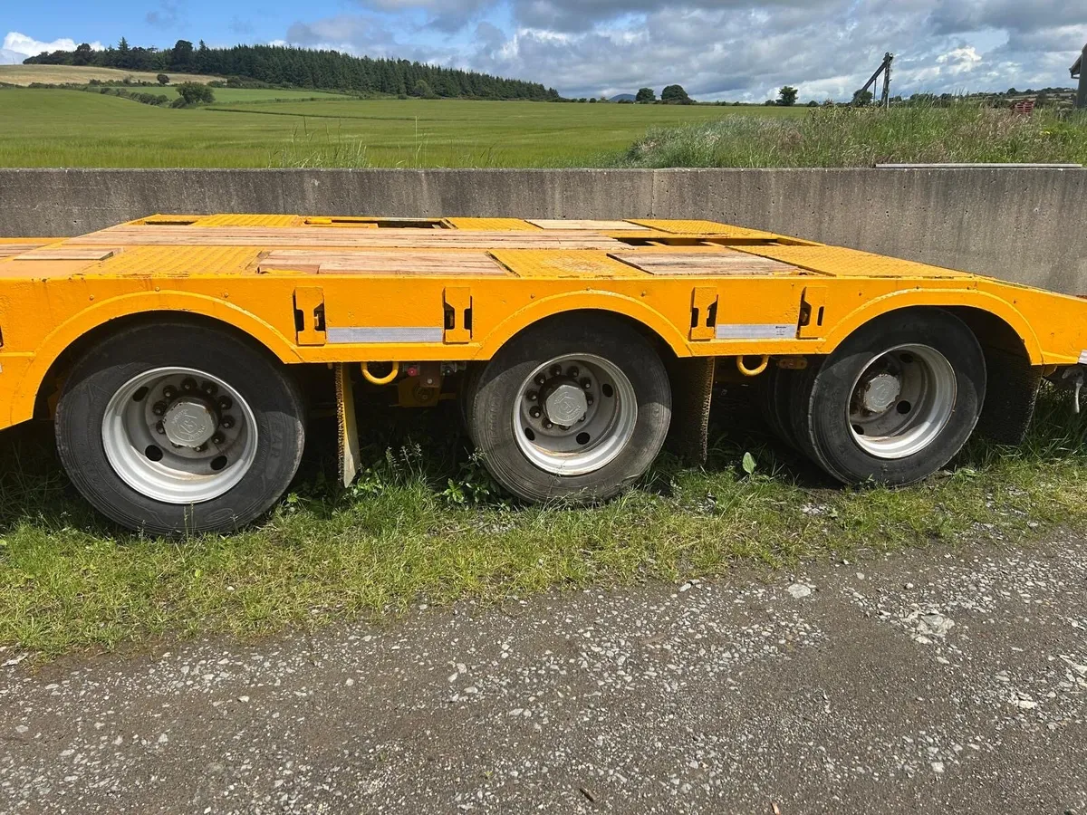 2012 Low-Loader - Image 1