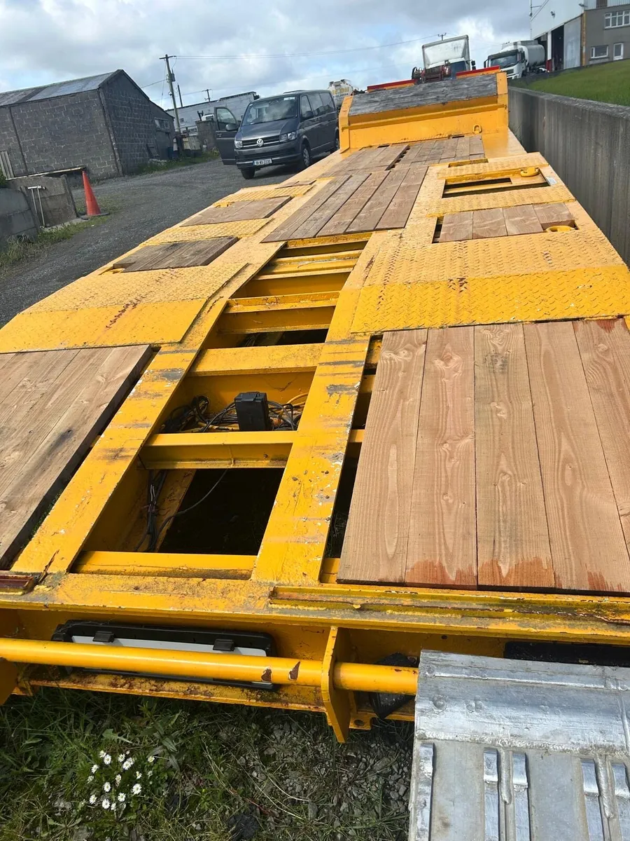 2012 Low-Loader - Image 2