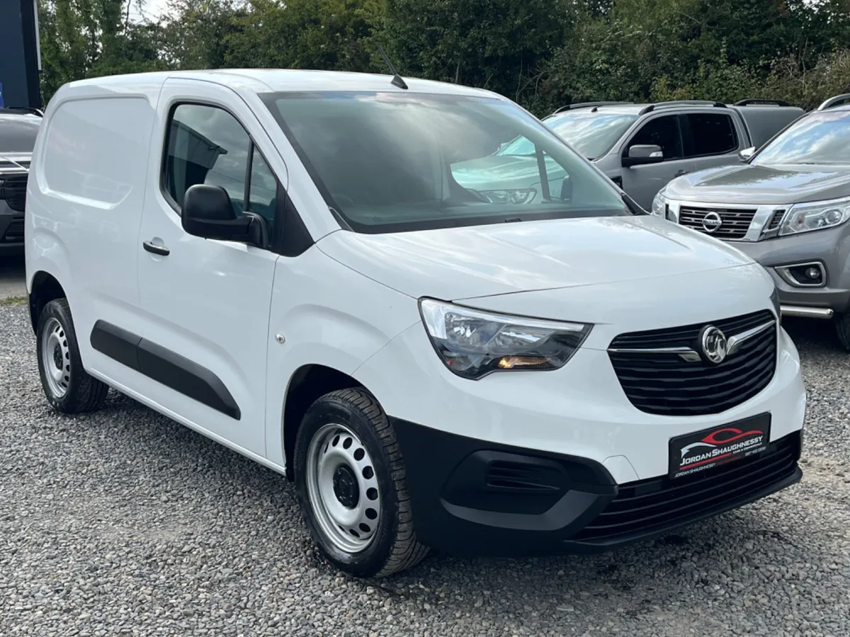 2021 COMBO 1.5 DIESEL *IMMACULATE* - Image 1