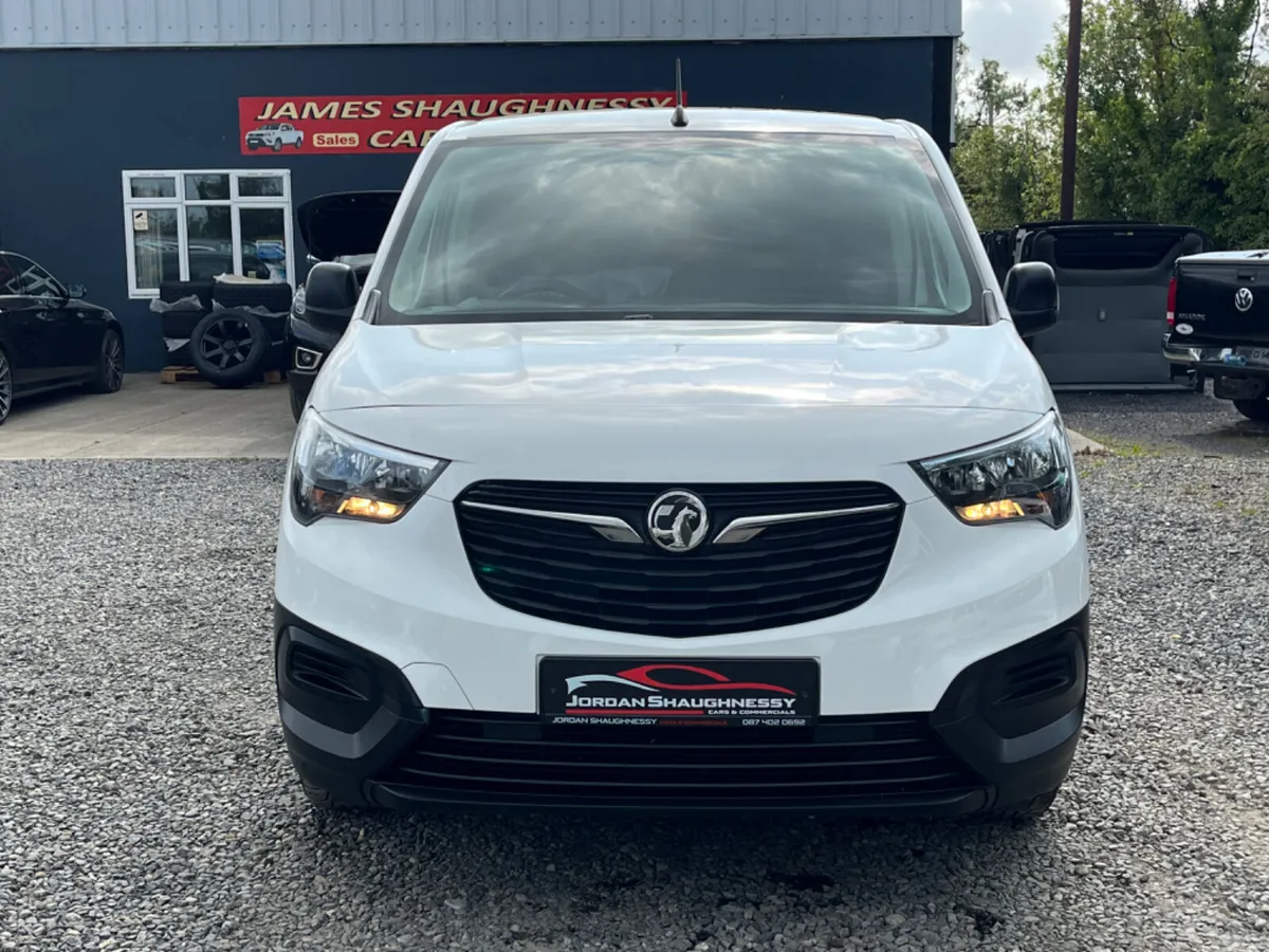 2021 COMBO 1.5 DIESEL *IMMACULATE* - Image 2