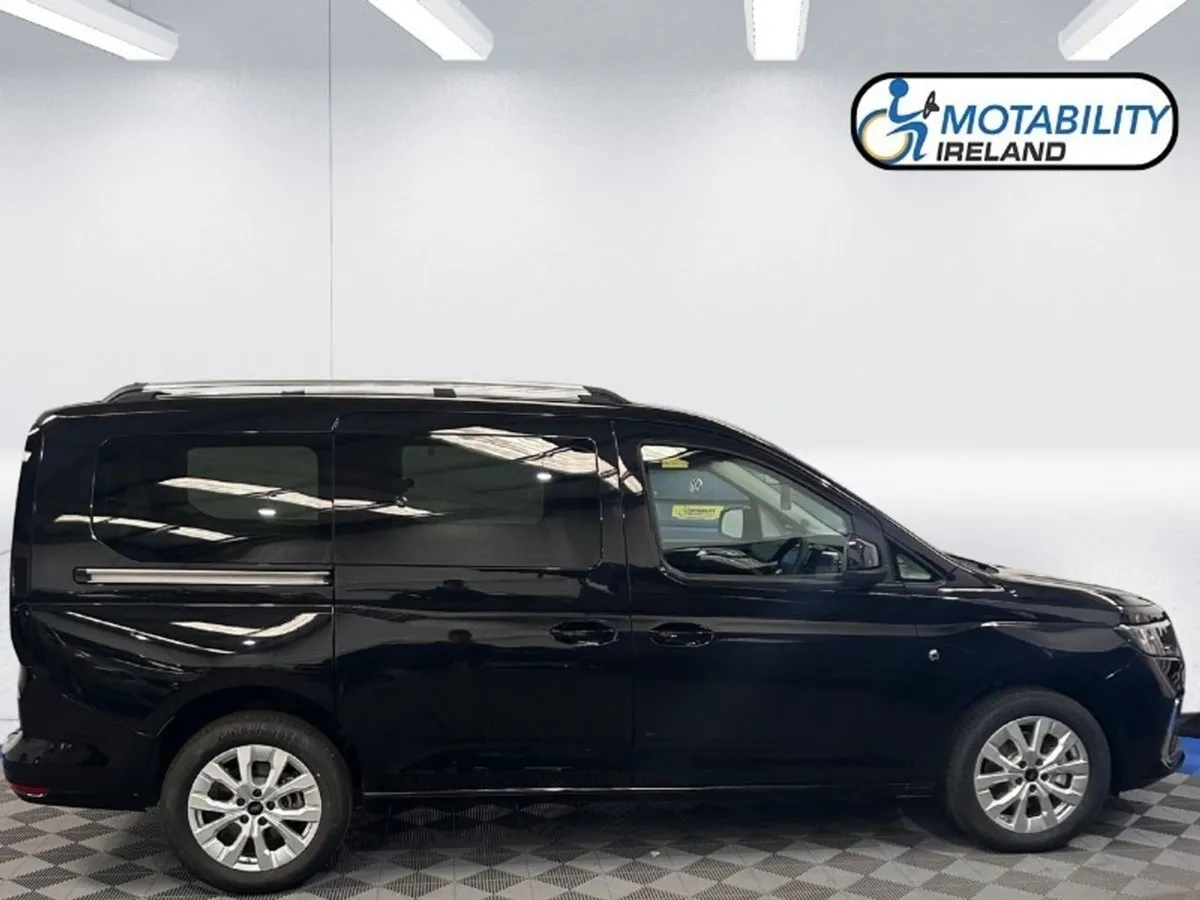 Ford TOURNEO CONNECT Titanium Spec Wheelchair Acc - Image 3