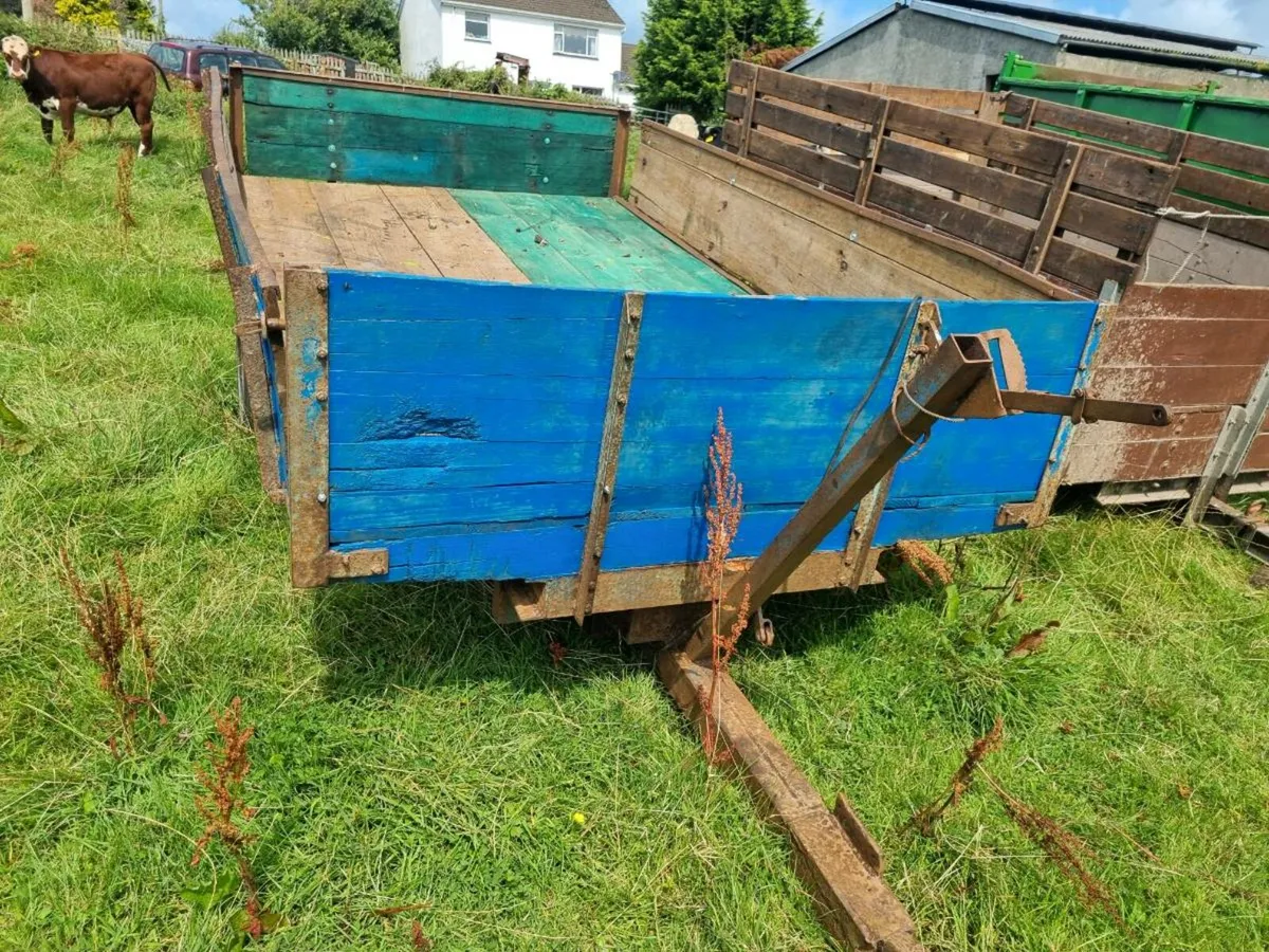 Tractor tipping trailers - Image 2