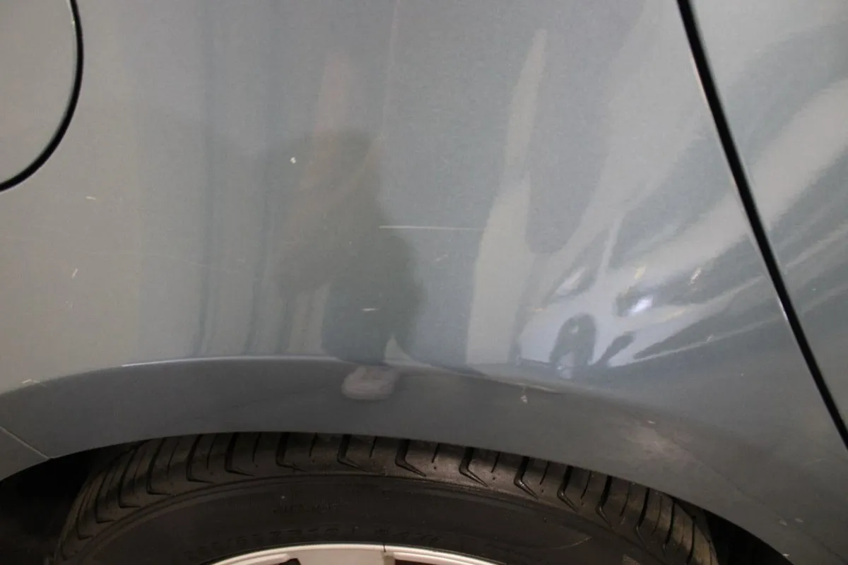 Volvo V40 1.6 T2 120PS SE Leather - Image 4