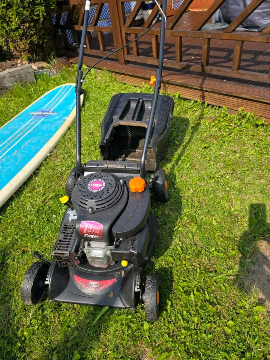 Lawn mower - Image 1