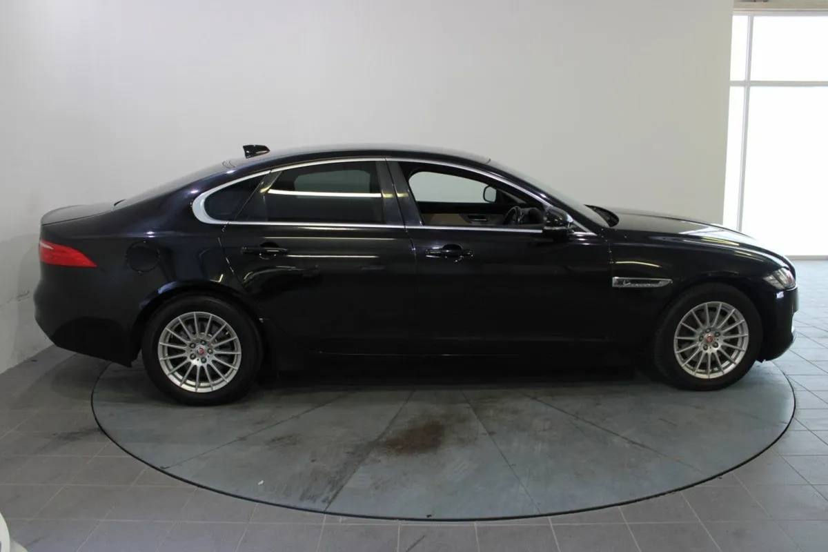 Jaguar XF 2.0 D 180PS Prestige Auto - Image 3