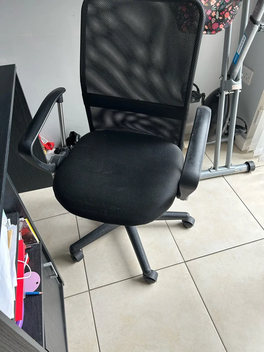 Study table and chair - Image 2