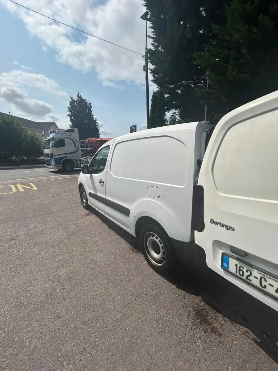 Cork Van Low Mileage - Image 3
