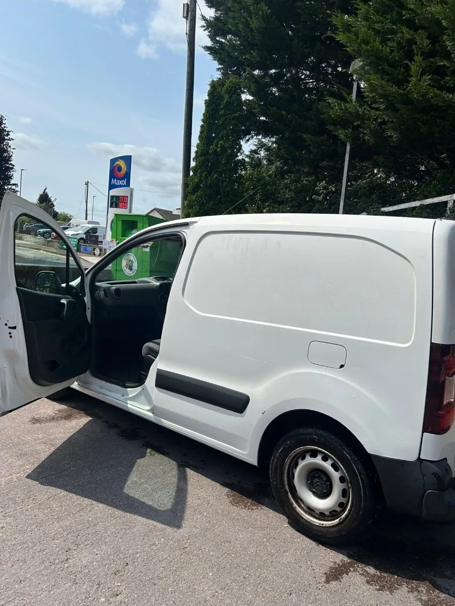 Cork Van Low Mileage - Image 4