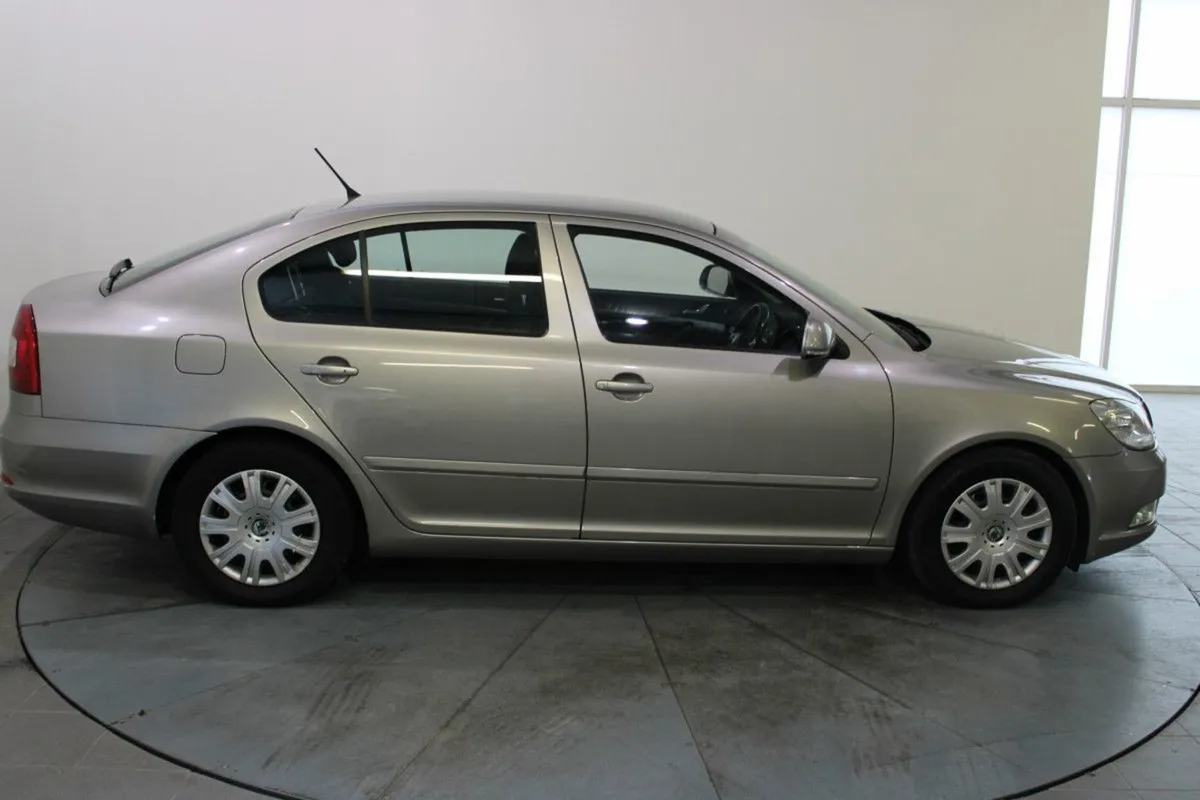 Skoda Octavia 1.6 CR TDI Ambition - Image 4