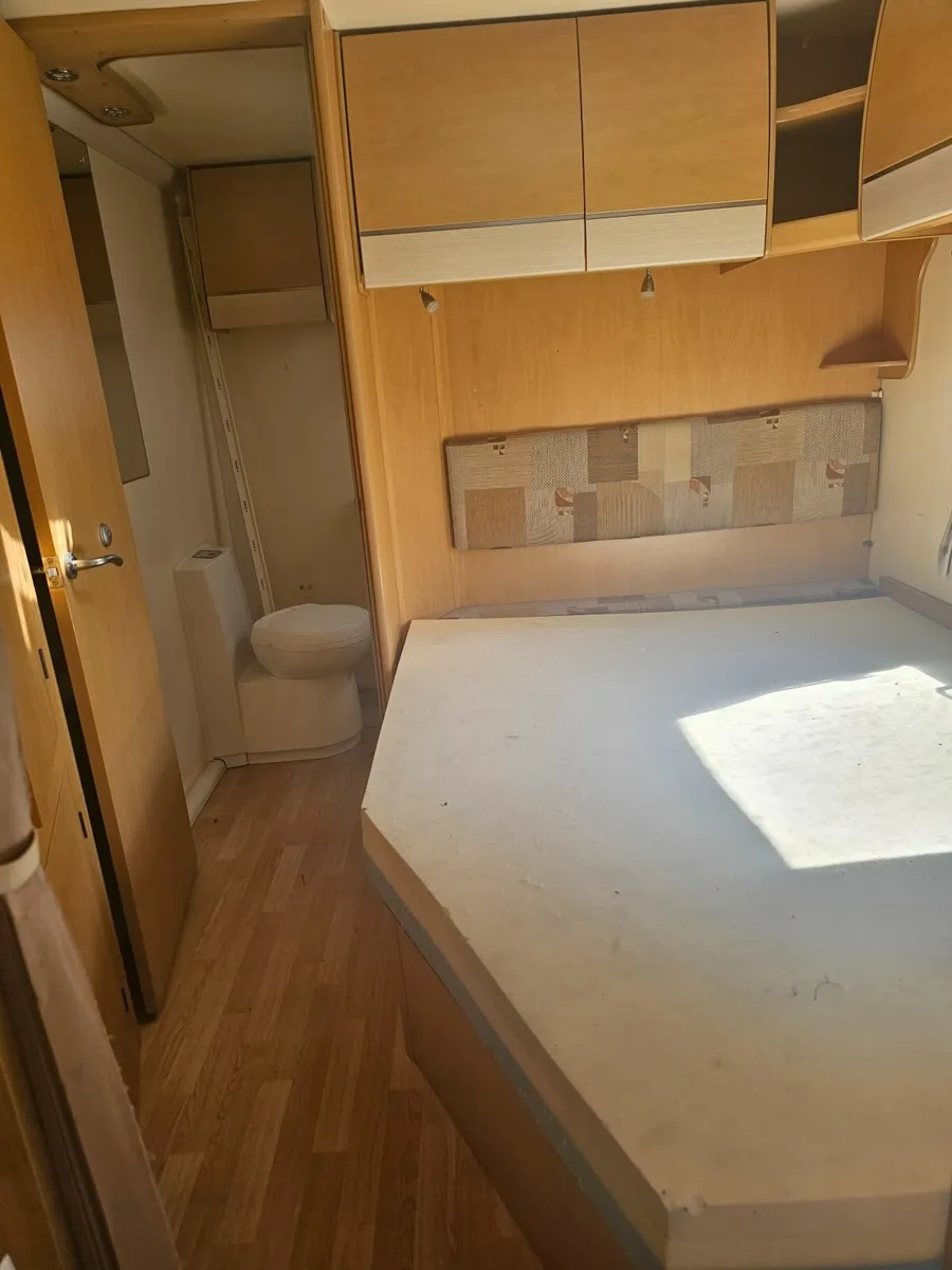 Caravan 2011 - Image 1