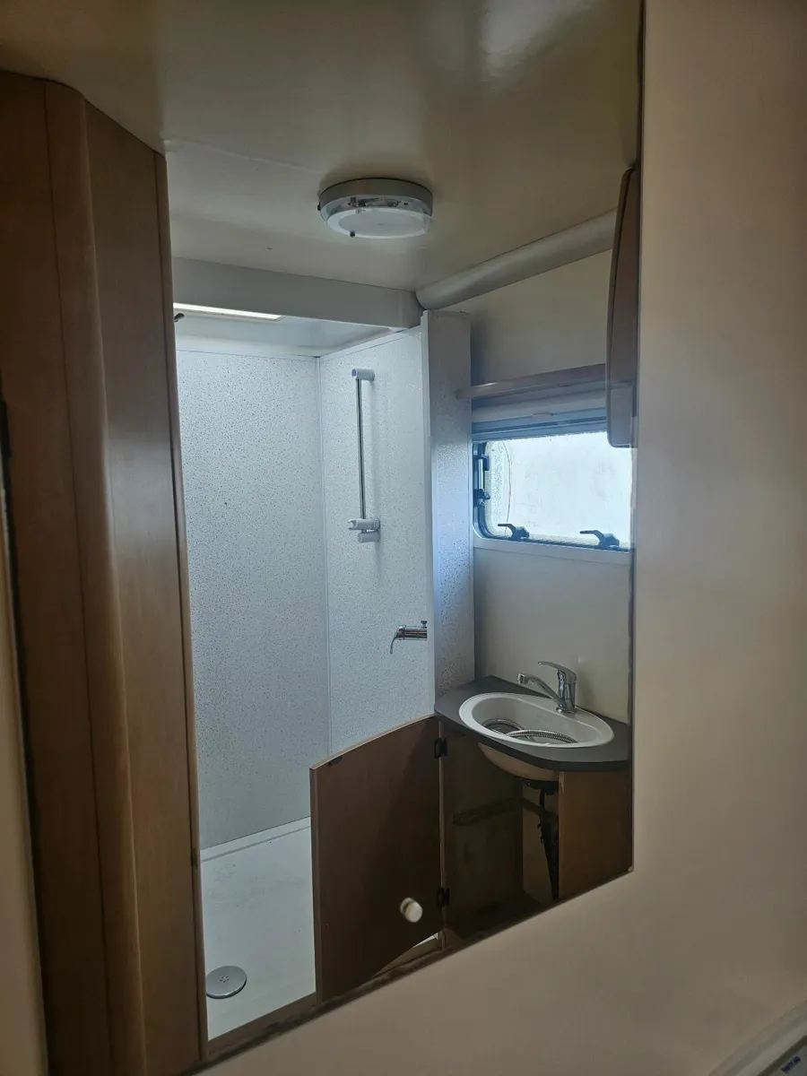 Caravan 2011 - Image 4