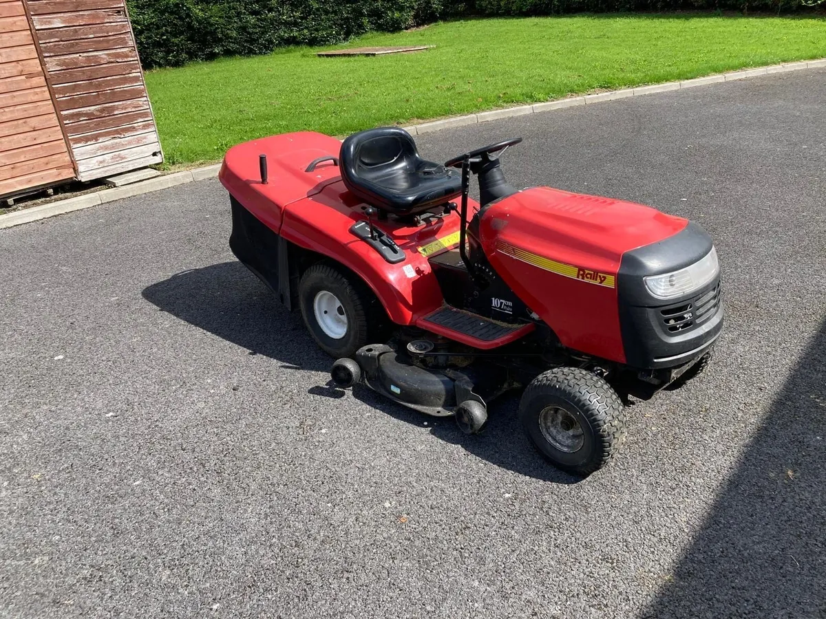 Ride on lawn mower - Image 3