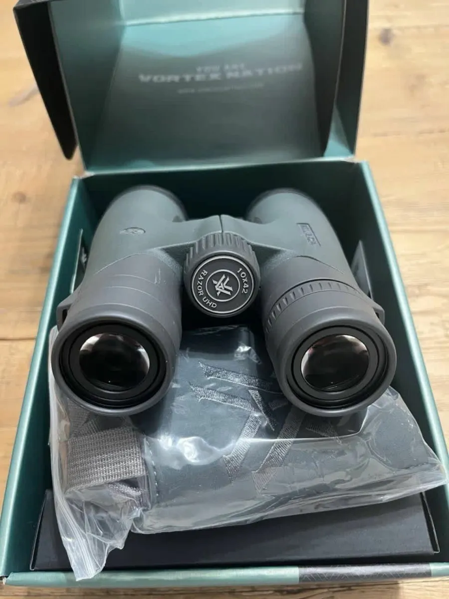 Vortex Razor UHD 8x 42 mm Binocular RZB-3101 - Image 1