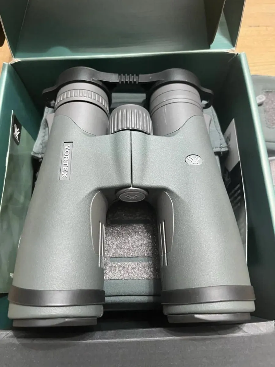 Vortex Razor UHD 8x 42 mm Binocular RZB-3101 - Image 2