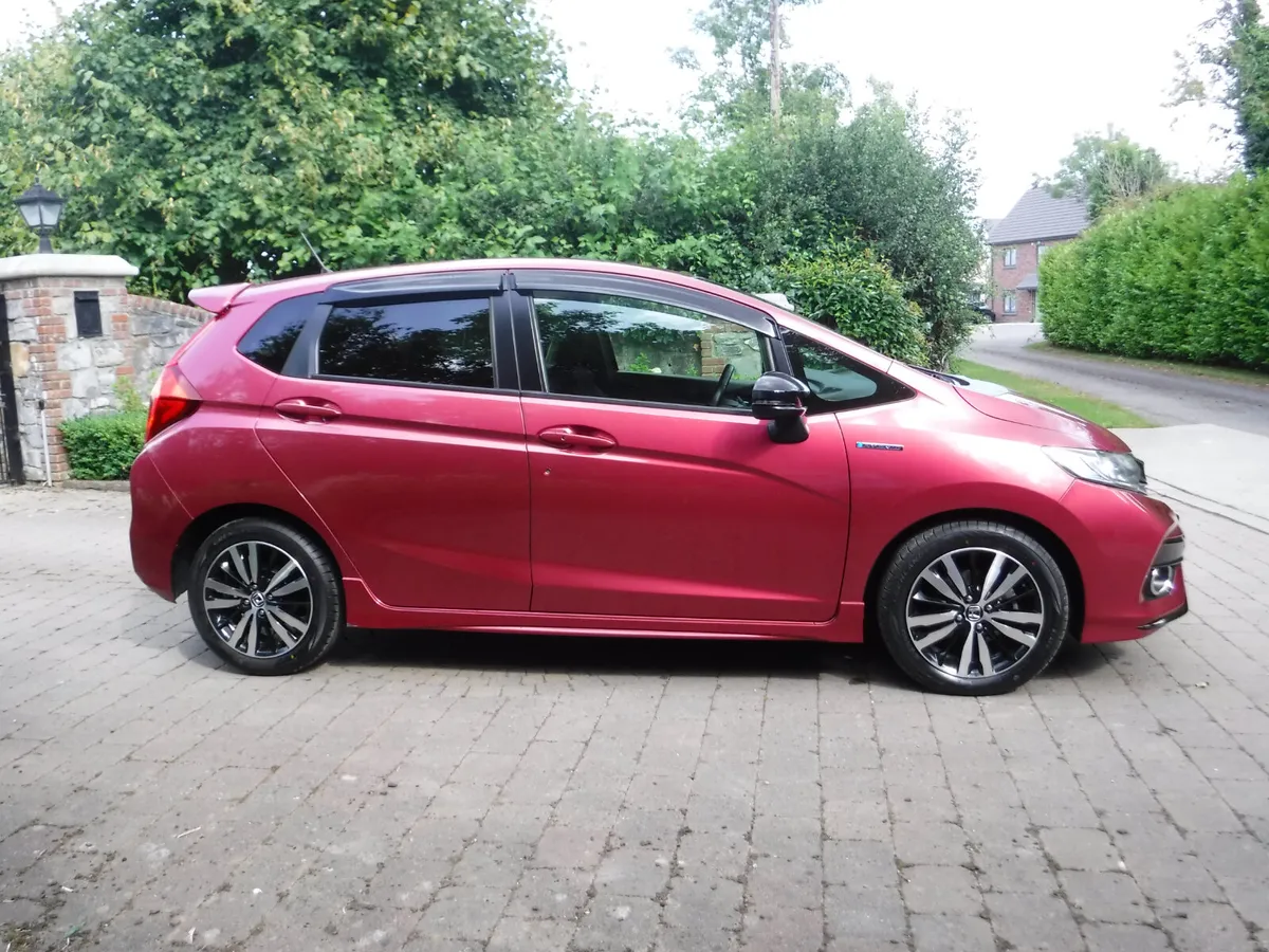Honda Fit 1.5 AUTO HYBRID SPORTS NCT 7/27 - Image 2