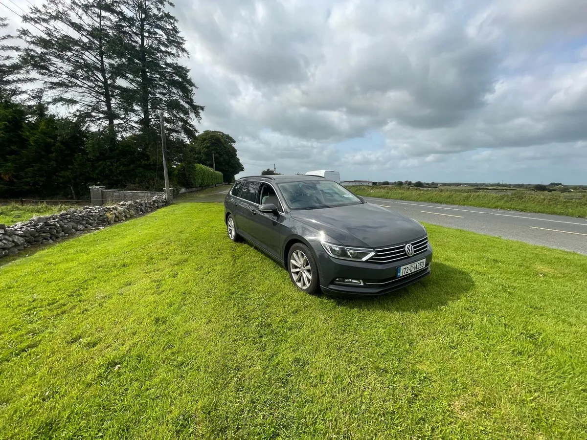 2017 Volkswagen Passat - Image 1