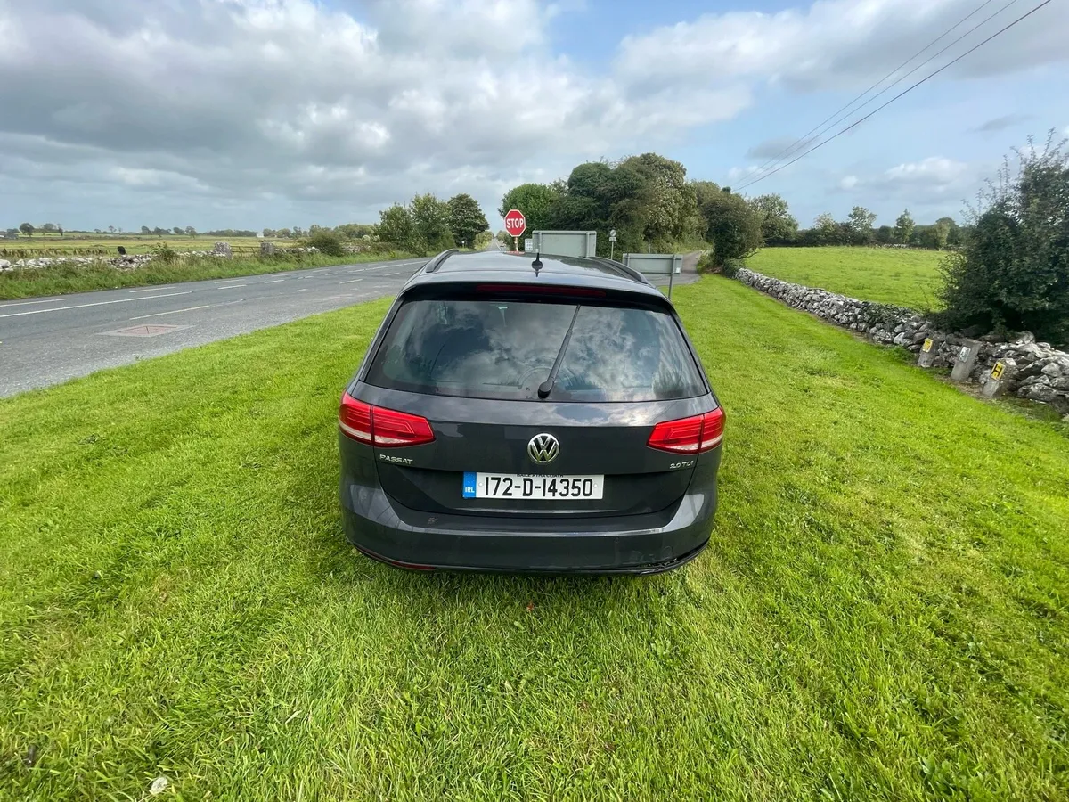 2017 Volkswagen Passat - Image 4