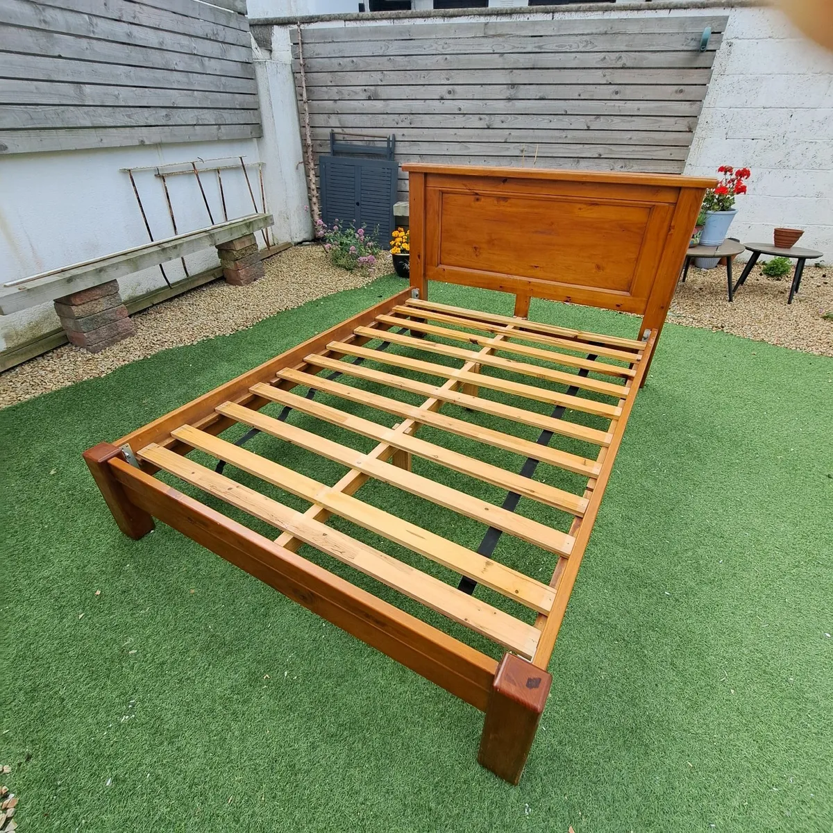 Solid oak double bedframe - Image 3