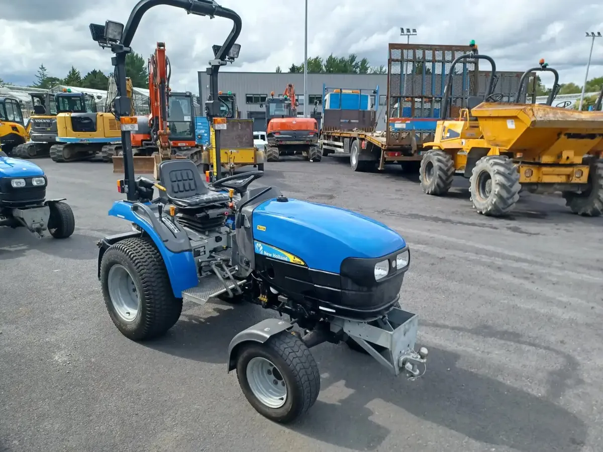 2011 New Holland TC24D Tractor For Auction - Image 2