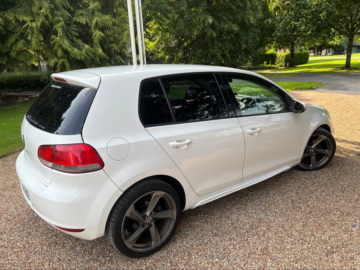 2012 Volkswagen Golf 1.6 TDI 105 high line model - Image 4
