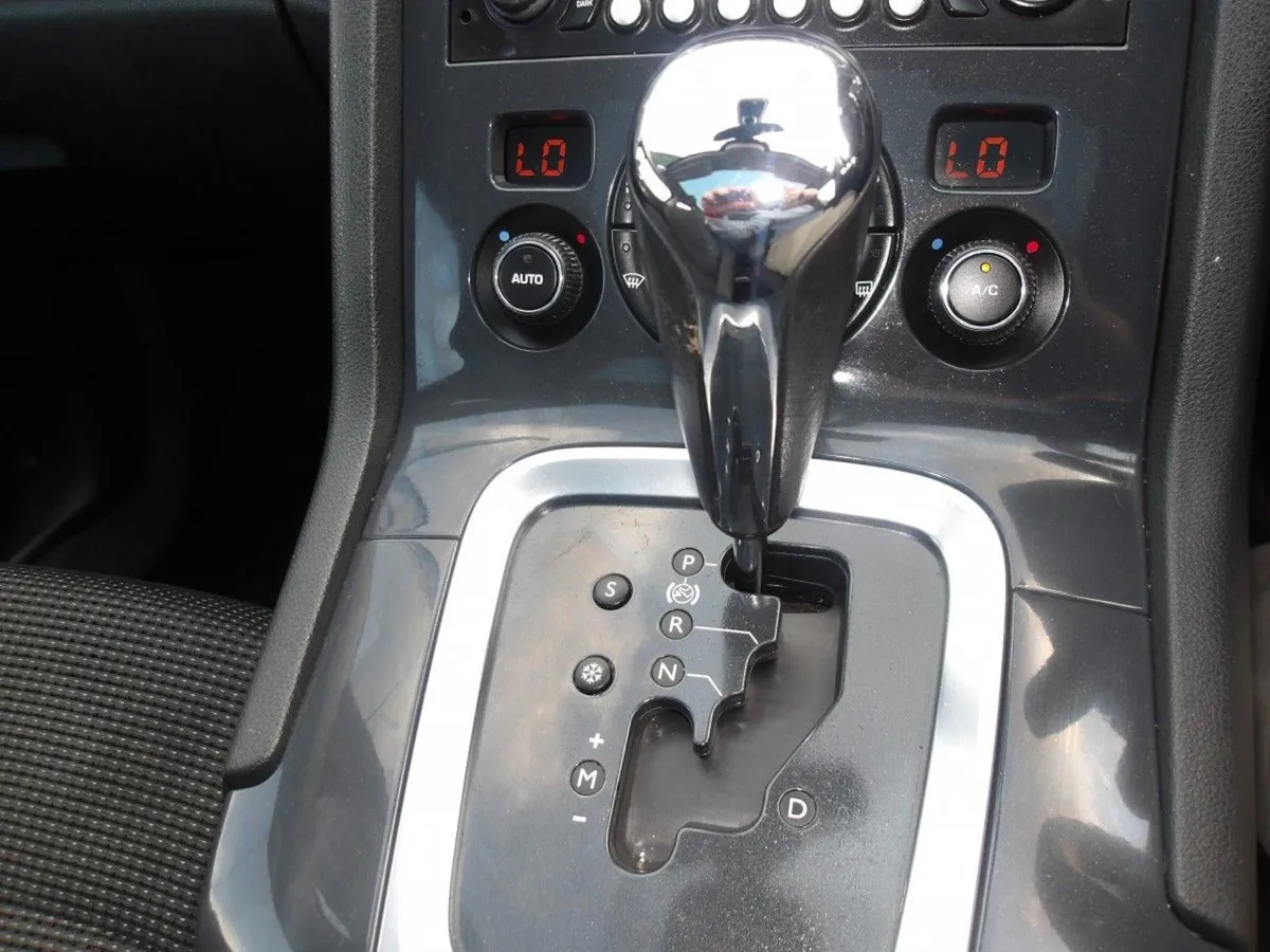 Peugeot 5008 1.6 Blue Hdi 120 Auto 7-seater - Image 4