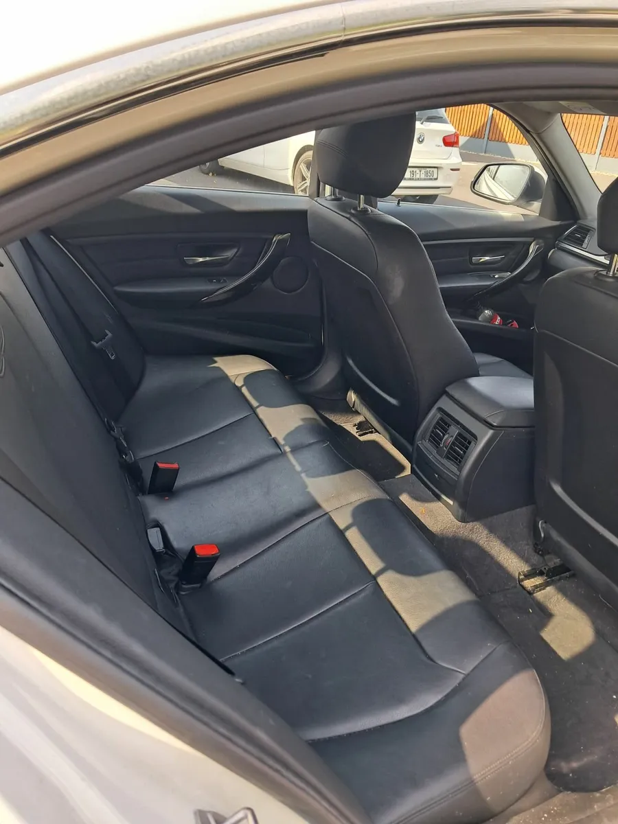 BMW 3-Series 2015 - Image 2