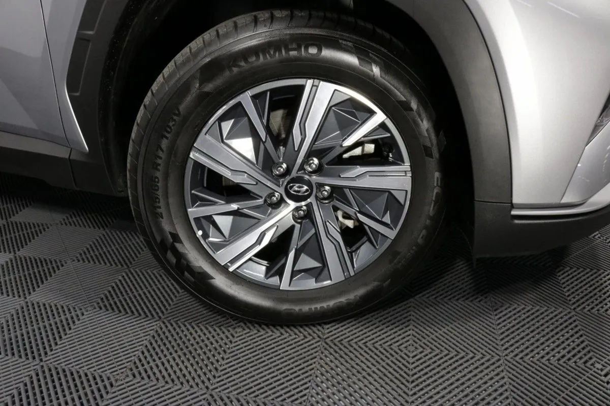 Hyundai Tucson Hybrid Executive 1.6l Petrol Hatch - Image 3