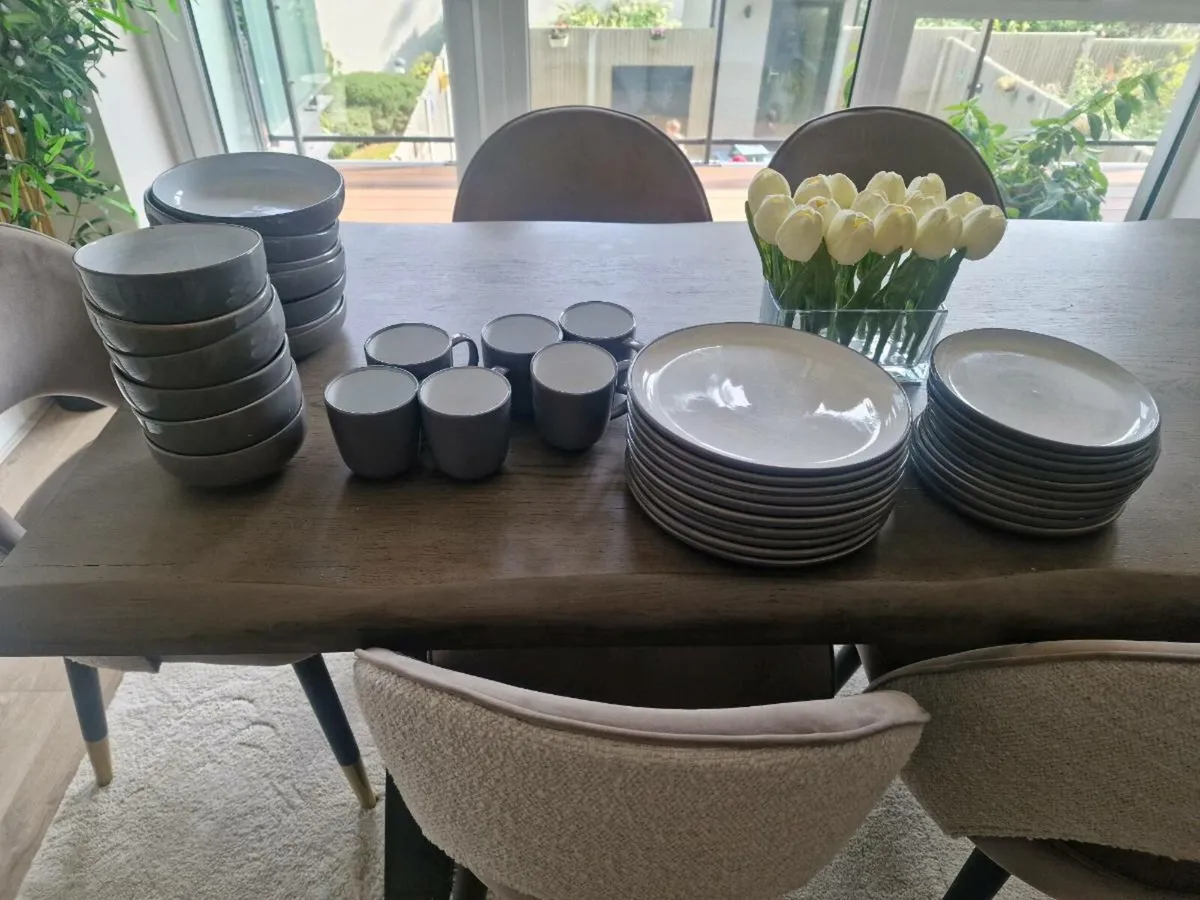 Plates and bowls - Image 1