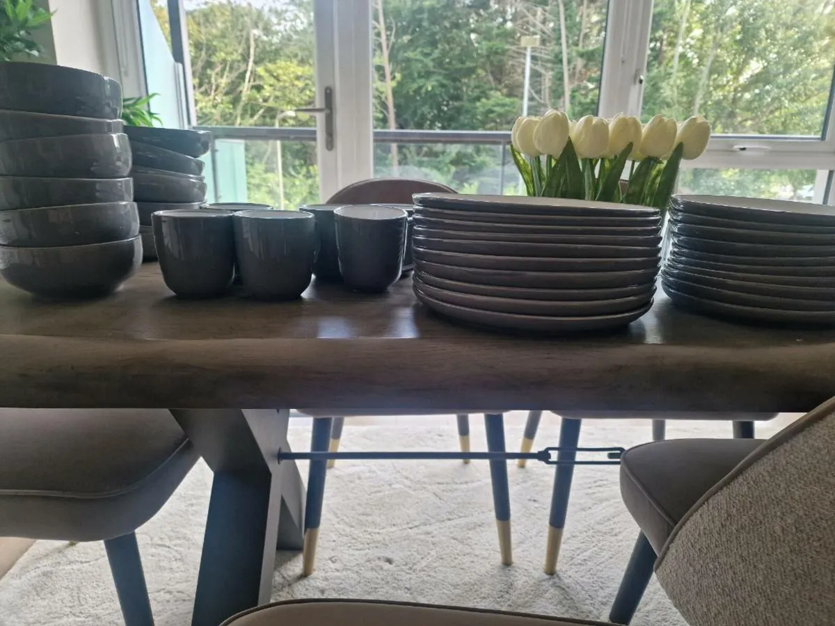Plates and bowls - Image 2