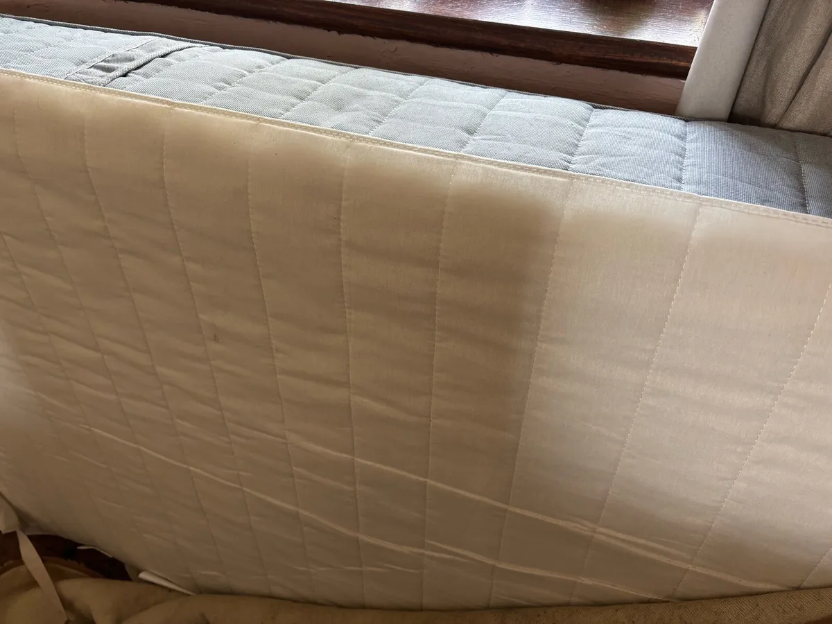 Single bed and mattress - Image 3