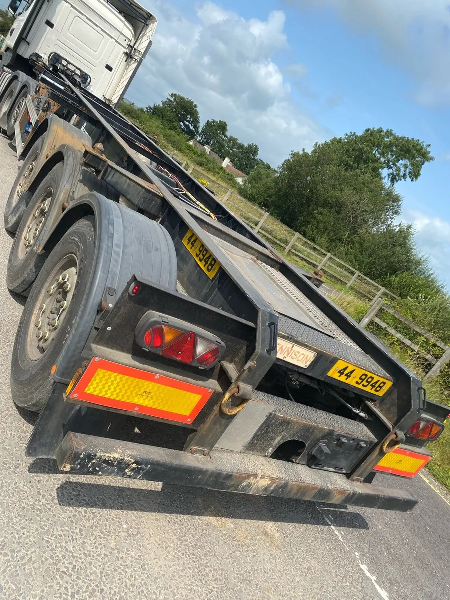 Dennison skeletal trailer - Image 1