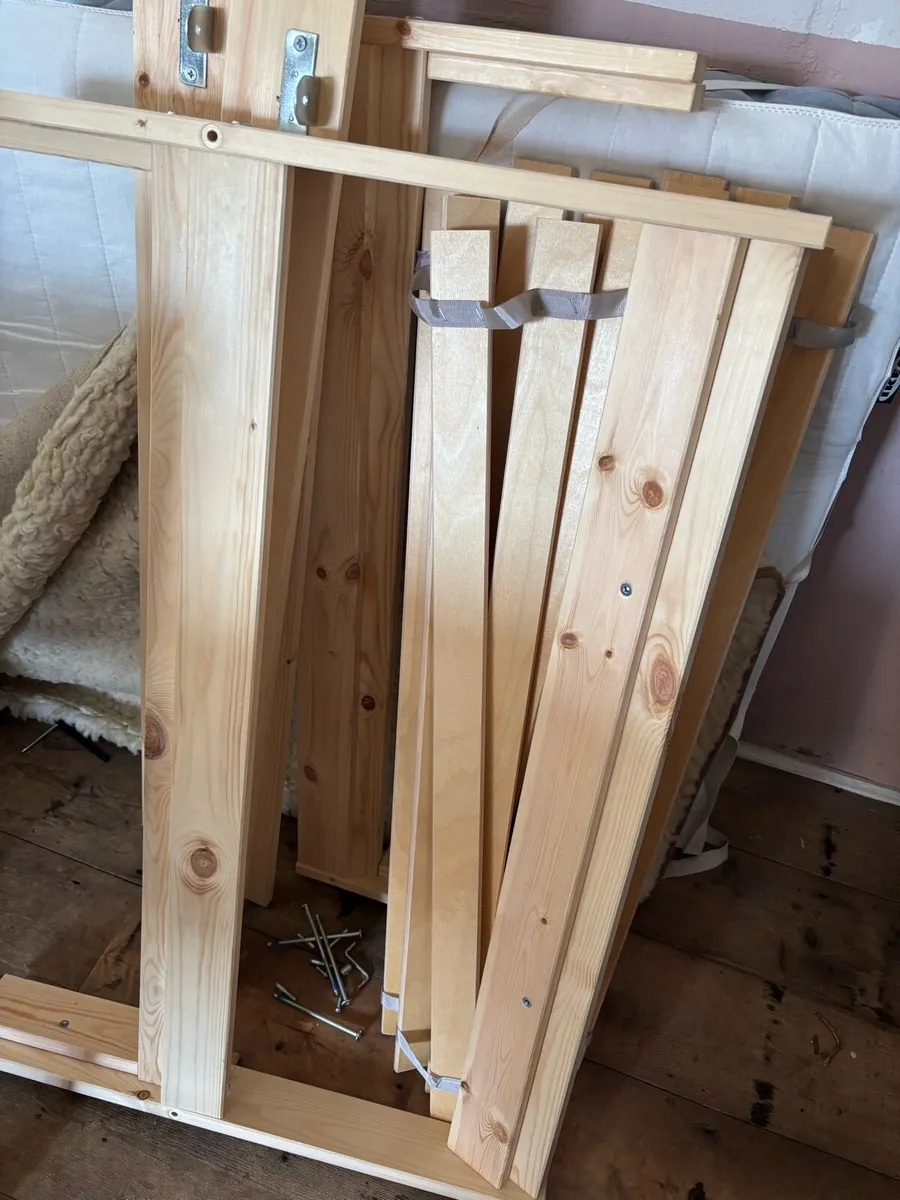 Single bed and mattress - Image 4
