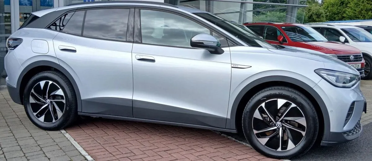 Volkswagen ID.4 Business 77kwh 204HP  rear View C - Image 2