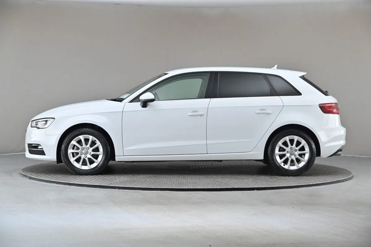 Audi A3 1.4 Tfsi S-tronic 5DR  reverse Cam park S - Image 4